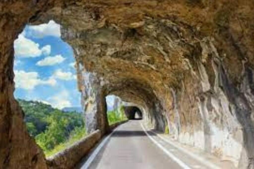 La O'Liso Gorges De L'Ardeche Villa Salavas Bagian luar foto